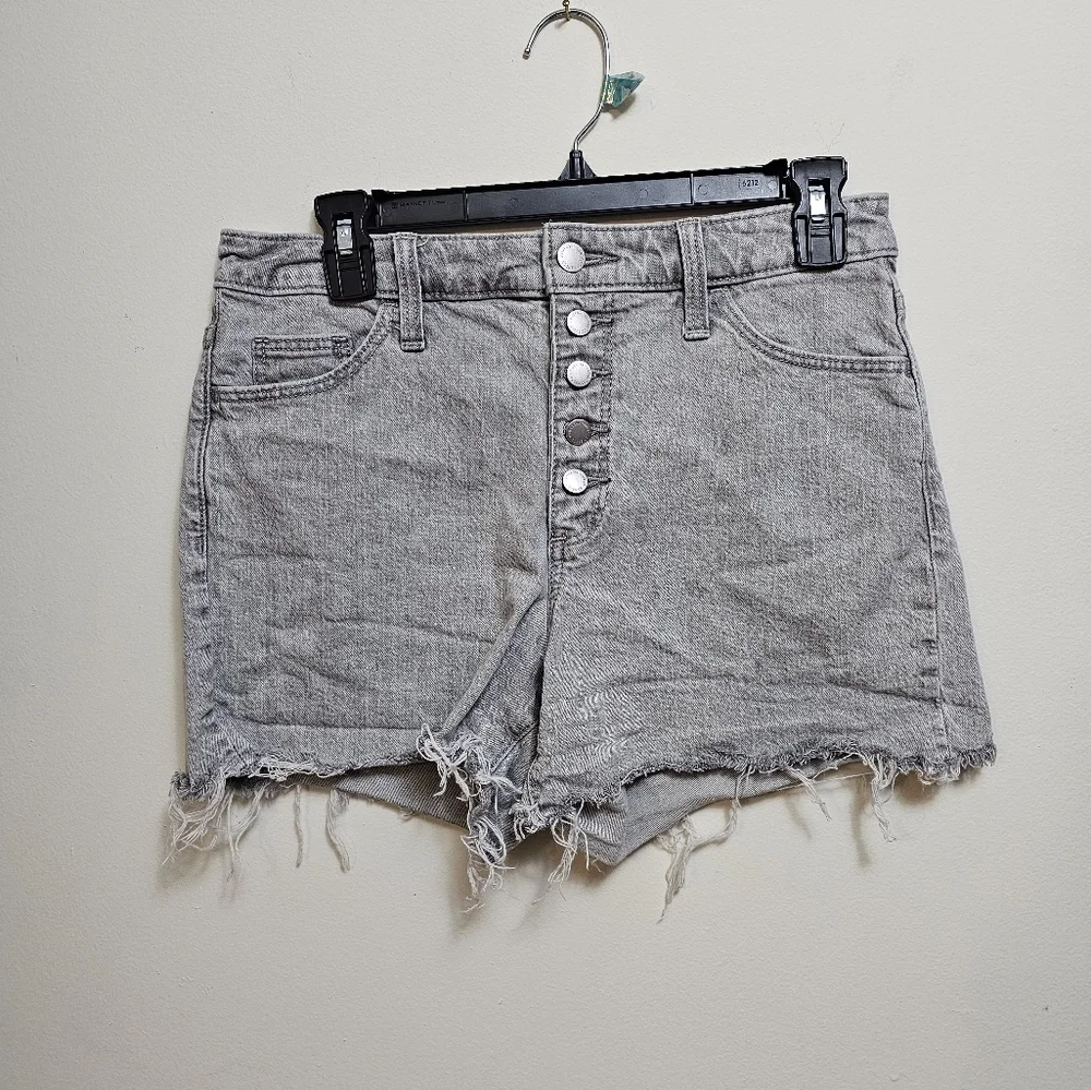 Universal Thread size 6‎ gray high waisted distressed denim shorts